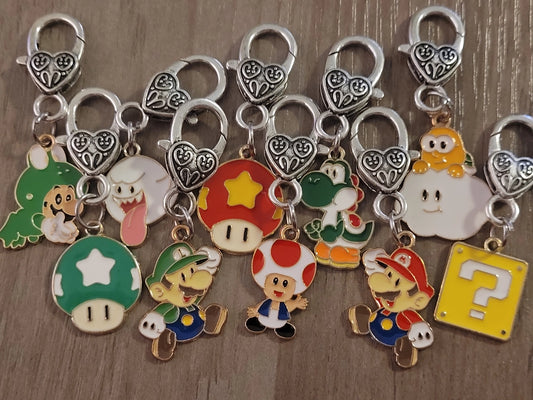 Video game zipper pull